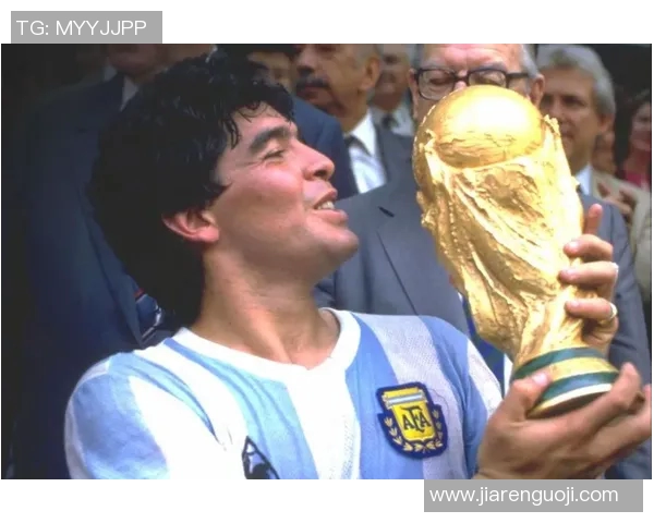 从上帝之手到绝代天骄马拉多纳的传奇足球之路与人生启示