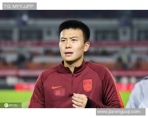 足球明星因意外成为植物人多年最终离世引发全球哀悼与反思